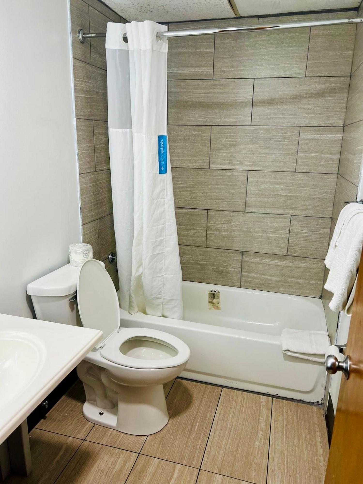 Travelodge By Wyndham Gallipolis Экстерьер фото